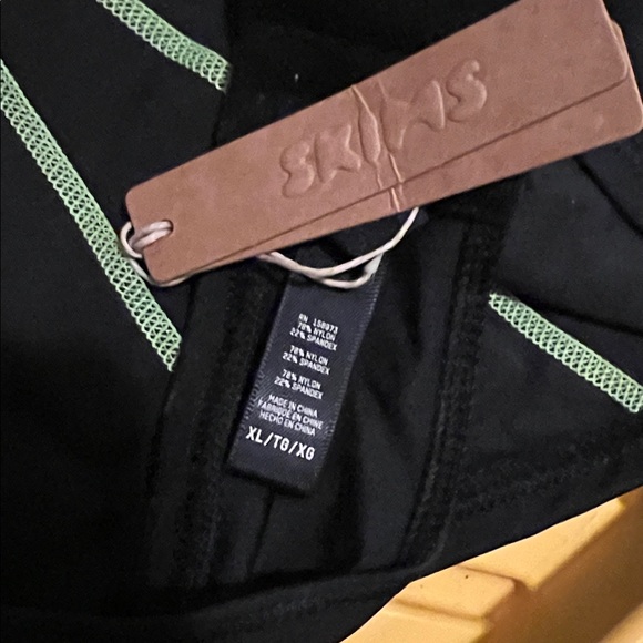 SKIMS MOTO CONTOUR MESH HALTER BRALETTE - Picture 3 of 3